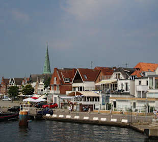 An der Priwall-Fähre Vorderreihe