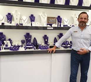 Emin in der Ausstellung