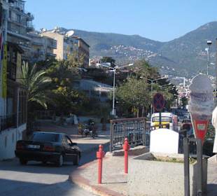 Straße zum Hafen hin