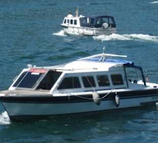 Boot das einem zu den Inseln fährt