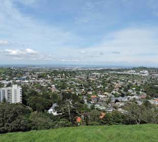 Blick vom Vulkan über Auckland