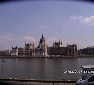 Donau mit Parlament Budapest
