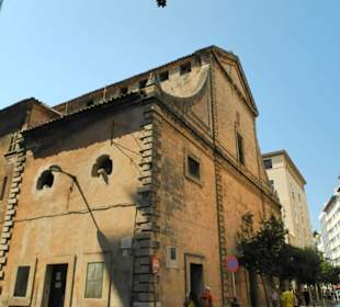 Alte Kirche an der Plaza de Espana
