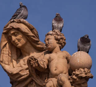 Heilige Anna mit Kopfschmuck