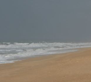 Der lange Sandstrand Praia do Quinta do Lago