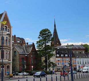 Wohn- und Geschäftshäuser am Hafen