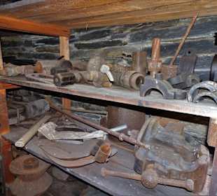 Rundgang durch die Spalthütte des Schieferbruches