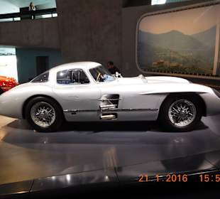 Музей Мерседес-Бенц