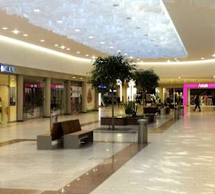 Ladenzeilen des Weserparks