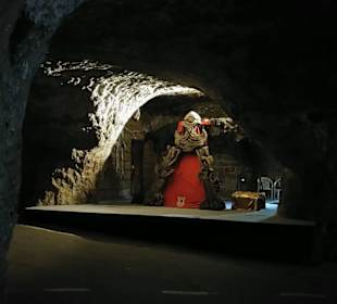 Bühne in der Höhle