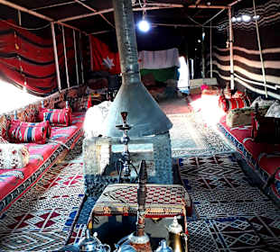 Café des Wächters am Eingang