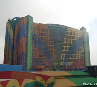 Hotel First World