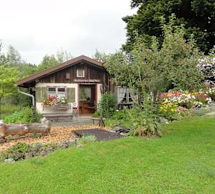 Alphütte im Obstgarten