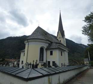 Schöne Kirche am Friedhof