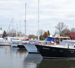 Eindrücke aus dem Hafen von Weener