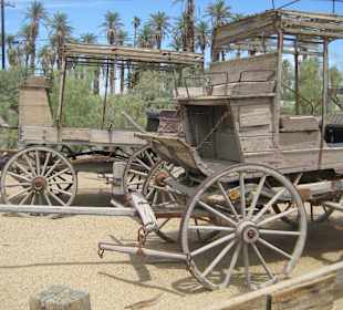 Altes Gefährt als Ausstellungsstücke