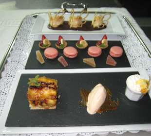 Tatin manzana - Petits fours - Profiterol vainilla