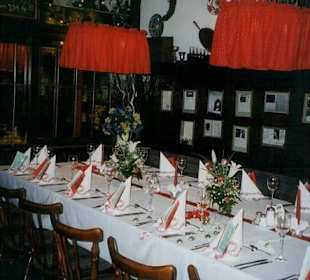 Gemütliche Tafel im Restaurant Löwen, Freiburg