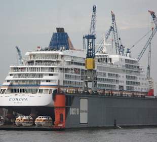 Eines der vielen Schiffe im Hafen