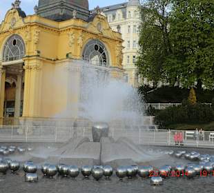 Die Fontäne vor der Kollonade