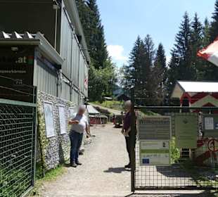 Eingang zum Gelände des Bunkermuseums