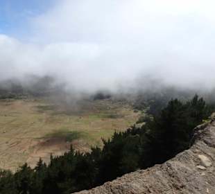 Nebelschwaden ziehen über die Caldeira