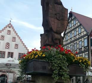 Marktplatz mit Milchlingsbrunnen und Altem Rathaus