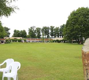 Große Rasenflächen im Kurpark