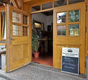 Eingang zum Gasthaus der Brauerei Knoblach