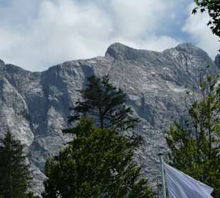 Zu einer Pause beim Eibsee-Pavillon