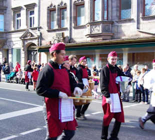 BRK Fürth Fußgrp.3 Festwagen Früher und Heute