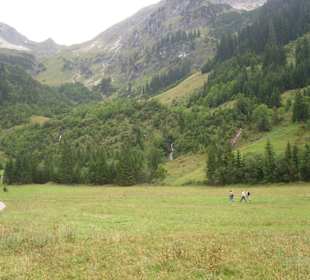 Blick, Rundgang um den See in die Berge
