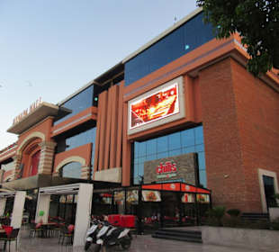 Vorderansicht der Menara Mall