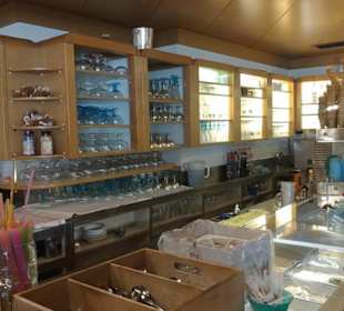 Kuchen- und Eistheke