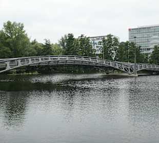 Beim künstlichen See im Kölner Mediapark