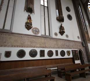 Seitenwand mit Wappen