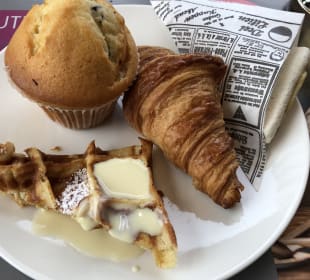 Frühstücksbuffet  Park Inn by Radisson Neumarkt