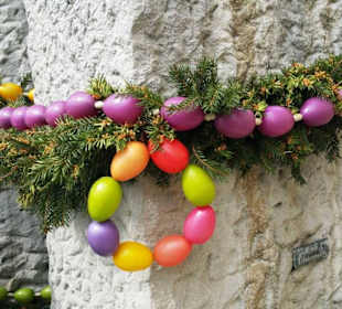 Osterbrunnen in Ottensoos
