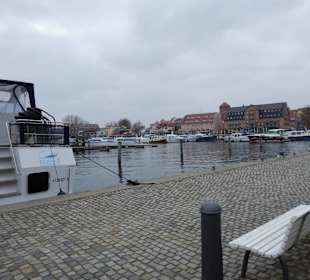 Hafen von Waren