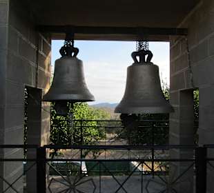 Glocken Klostergelände Moni Thari