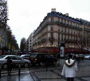 Champs Elysees: Im Regen, aber trotzdem schön