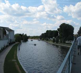 Blick von der Brücke auf die Spree 