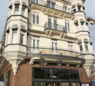 Beim Leopoldsplatz am Tag