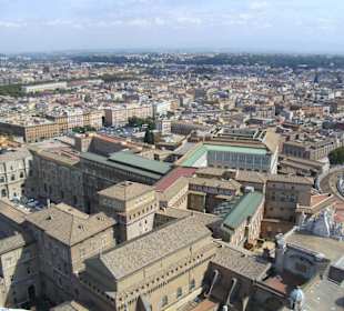 Blick vom Petersdom auf  Rom