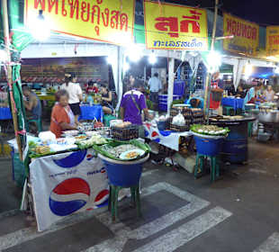 Lecker Thaifood an den zahlreichen Ständen