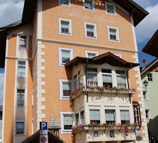 Albergo vor der Kirche