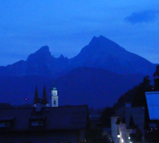 Blick am Abend über Berchtesgaden zum Watzmann