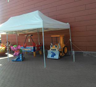 Rozrywka przed galerią