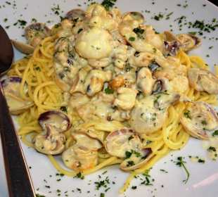 Hausgemachte Pasta mit Meeresfrüchten