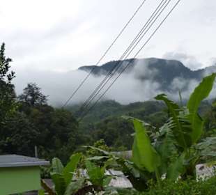 Dort oben liegt schon Indonesien, also Kalimantan
